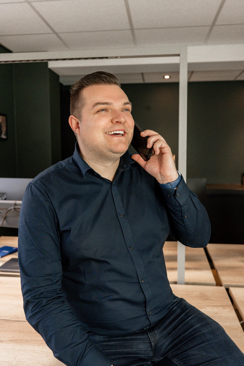 Collega die belt met klanten bij Code WOW!