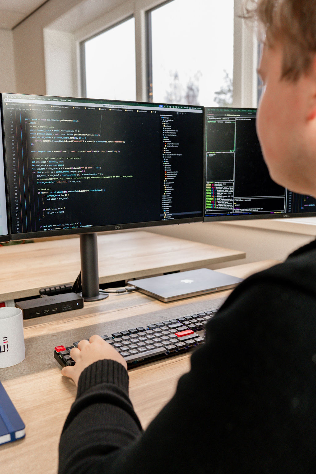 meekijken met een collega in de back-end